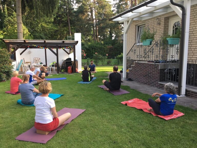 » Yoga im Garten TeamworkBerlin e.V.